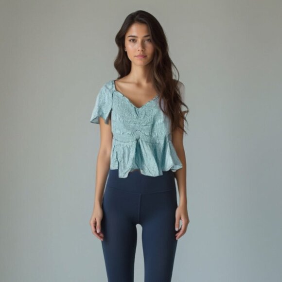 NWT urban romantics Floral Blue Women's Top L - Picture 1 of 10